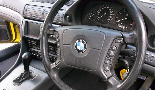BMW740 革ステアリング劣化
