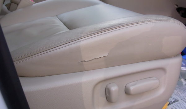 アルファード レザーシートの破れ 彩工房